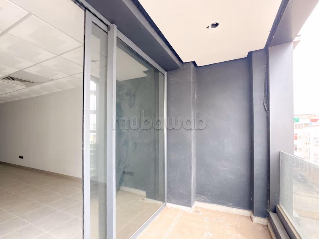 Offices for rent in Casablanca Finance City. Area of 62 m². With elevator and terrace